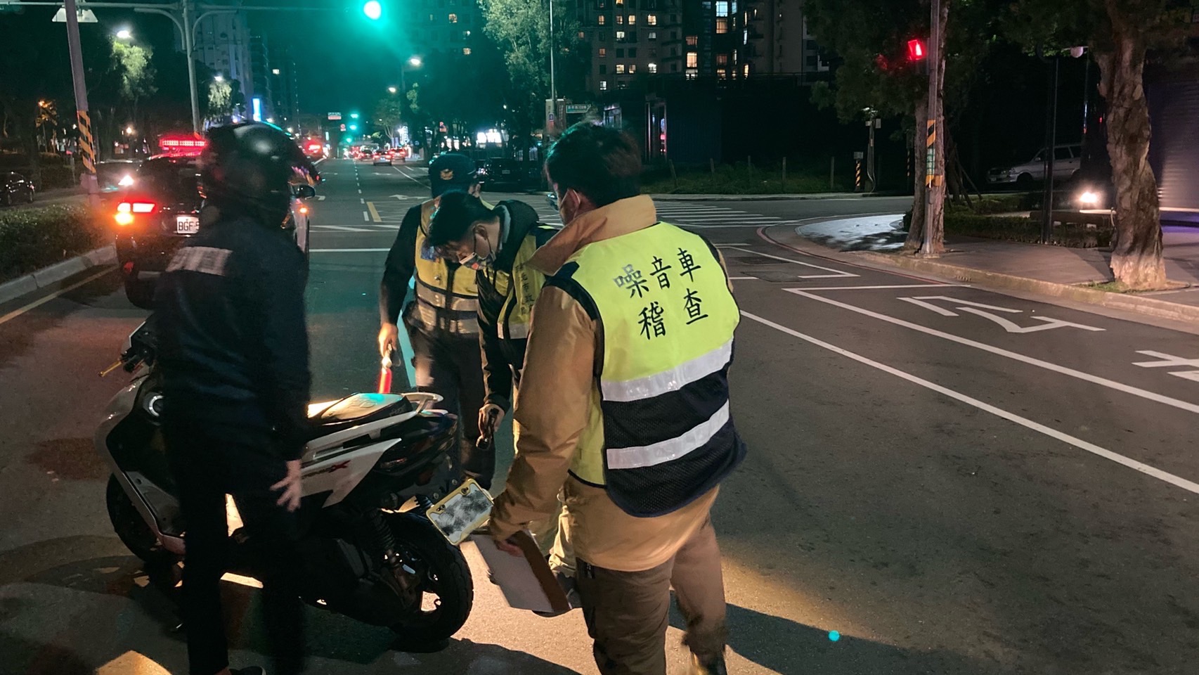 深夜噪音車輛惹民怨，林口警與環保局強力取締