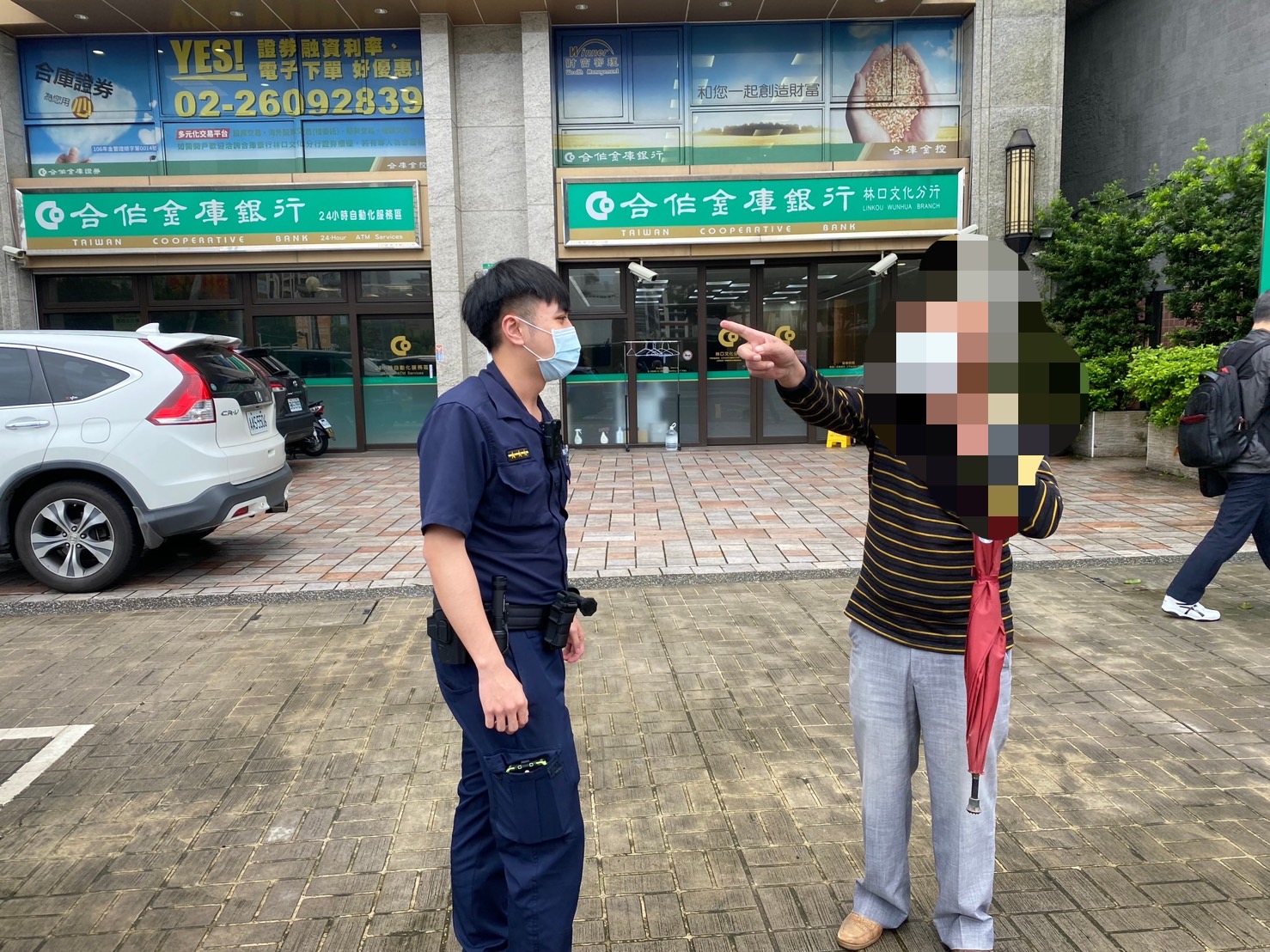 8旬老翁網戀險遭詐 行員機警通報警到場阻詐